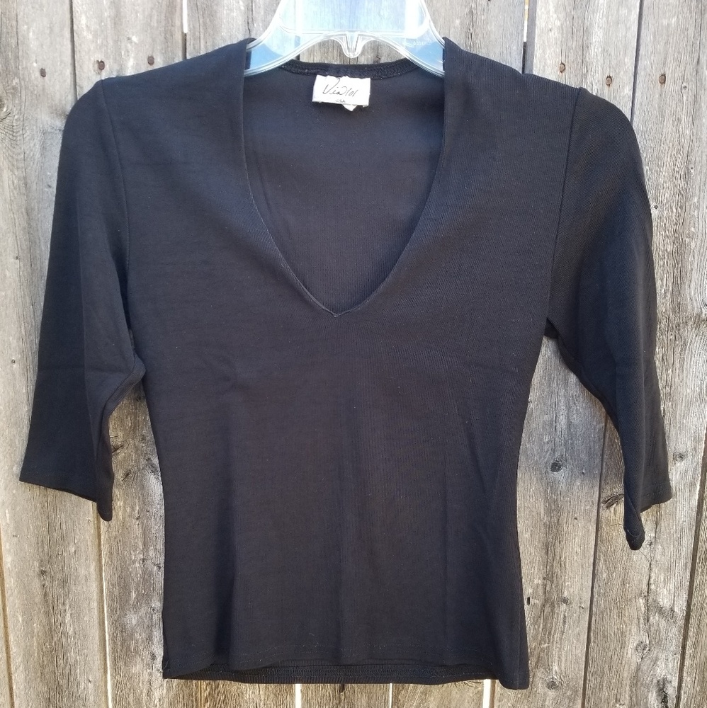 Black fitted 3/4 sleeve black V neck top